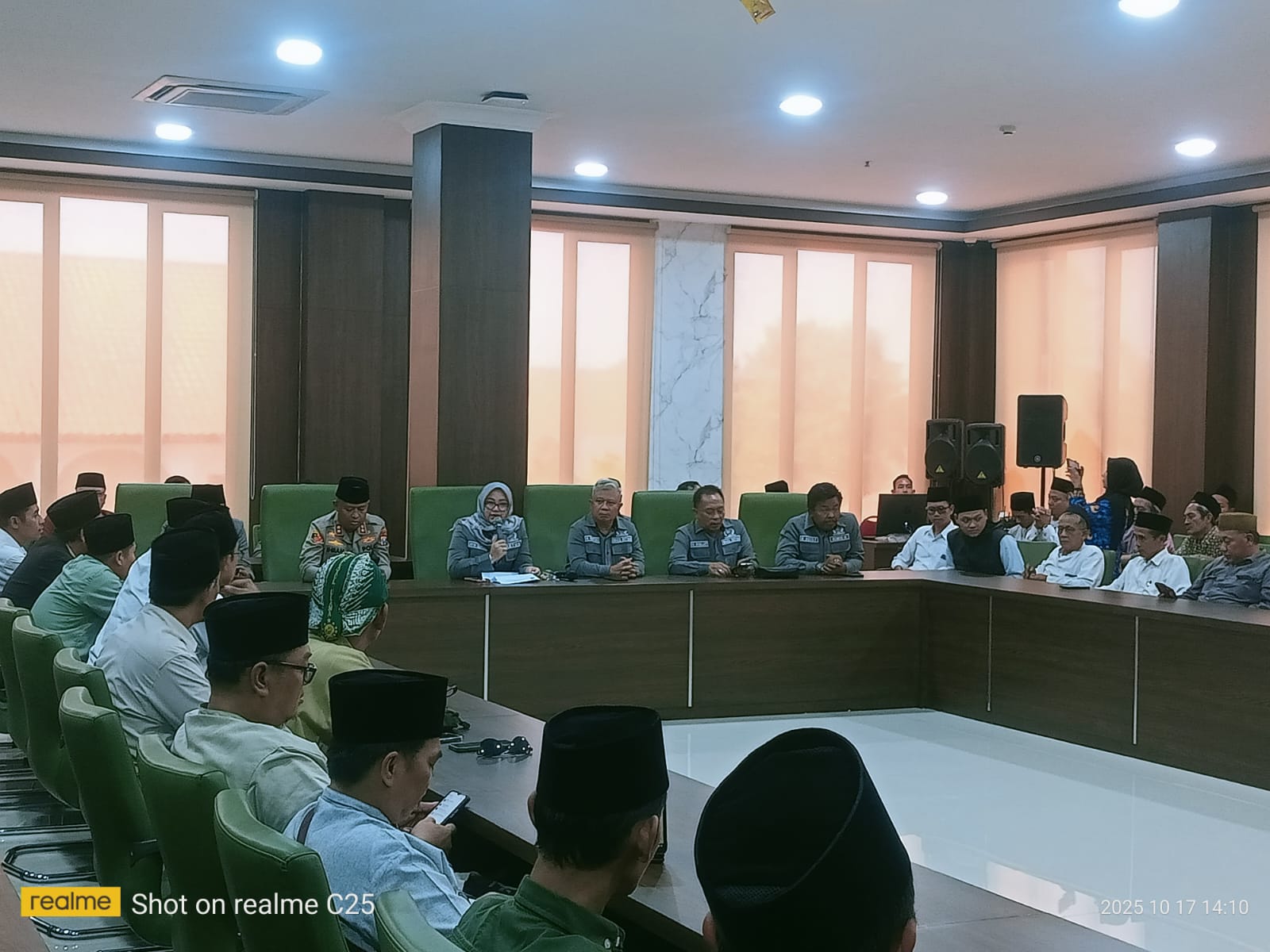 Hearing DPRD Kabupaten Mojokerto bersama Alumni Pondok Pesantren Lirboyo Kediri, Tanggal 17 Oktober 2025